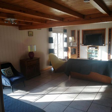 Location De Vacances A Neylis Avec Vue Sur Les Forets Et Les Champs Carla-de-Roquefort Exterior photo